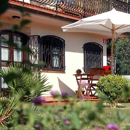 B&B Hibiscus อากรอโปลี ภายนอก รูปภาพ