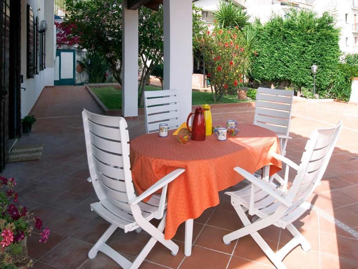 B&B Hibiscus อากรอโปลี ภายนอก รูปภาพ